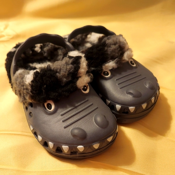 Other - Toddler Croc Style Slipper Sandals